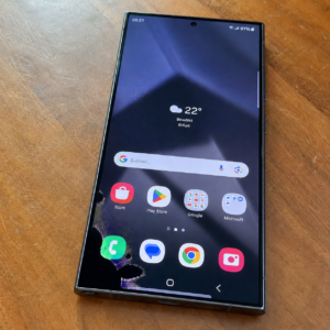 Samsung Galaxy Display mit schwarzem Fleck nach Sturz – Tintenfleck-Schaden am OLED, vor der Reparatur